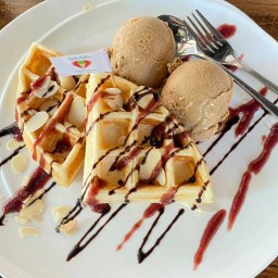 ไอติมใส่ใจ.......  กว่า 90 รส เบเเกอรีๆ วีเเกน 0% ไขมันทรานส์ "ทำเองใส่ใจ" .... ปลอดภัยจากสารกันเสีย