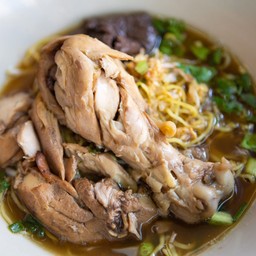 ก๋วยเตี๋ยวไก่ตุ๋น