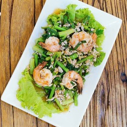 ยำก้านคะน้ากุ้ง ยำแบบไทยๆ