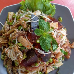 ยำขนมจีนใส่หมูยอ+คอหมูย่าง+ไข่เยี่ยวม้า