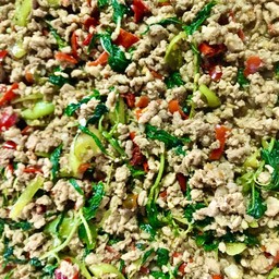 กะเพราหมูสับ.