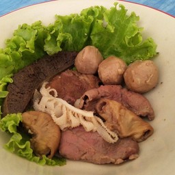 เนื้อ + เครื่องในลวกจิ้ม