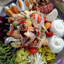 ตำถาดเหลารวมหอยแครงปูม้ากุ้งสด