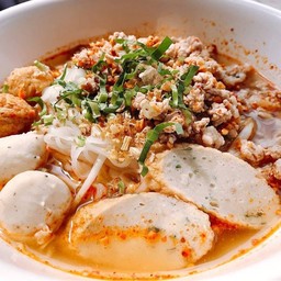 ก๋วยเตี๋ยวต้มยำหมูสับทรงเครื่อง
