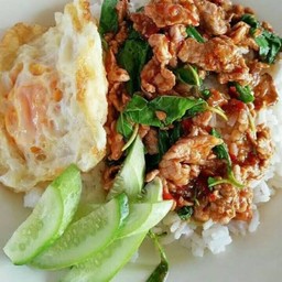 กระเพราหมูชิ้น