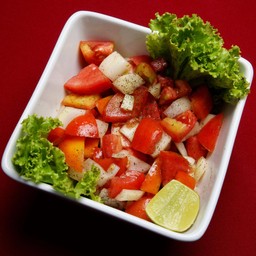 Tomato salad with onion