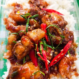 ฉู่ฉี่ หมูกรอบ
