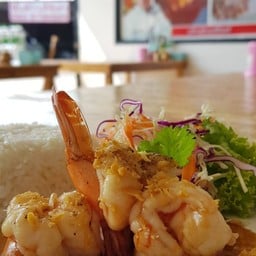 ข้าวกุ้งกระเทียม