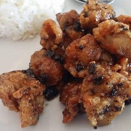 ข้าวไก่คั่วพริกเกลือ