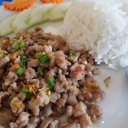 ข้าวหมูสับคั่วน้ำปลา