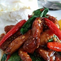 ข้าวกระเพาหมูแดดเดียว