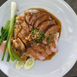 ข้าวหน้ารวม (เป็ด+หมูกรอบ+หมูแดง)