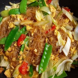 ผัดวุ้นเส้นใส่ไข่