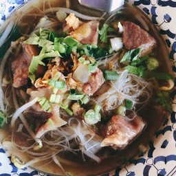 เส้นหมี่หมูตุ๋น