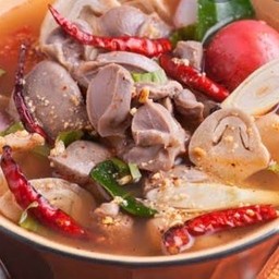 ต้มยำไก่ปนเครื่องใน