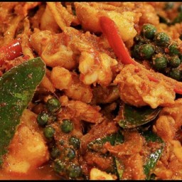 ไก่ผัดพริกแกง