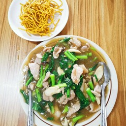 ราดหน้าหมู