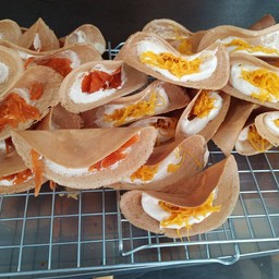 ขนมเบื้องผสม ไส้หวาน กับไส้เค็ม