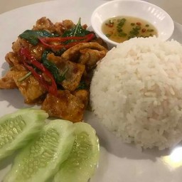 ผัดพริกแกงหมูชิ้น