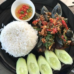 กะเพราไข่เยี่ยวม้า
