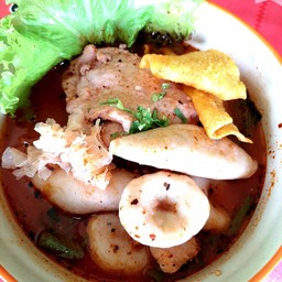 เย็นตาโฟหมูเด้งต้มยำ