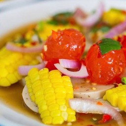 ยำข้าวโพดหมูยอไข่แดงเค็ม