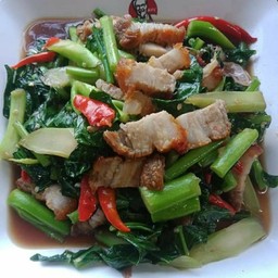 คะน้าหมูกรอบเป็นกับข้าว