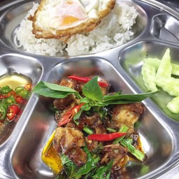 พริกแกงหมูกรอบบ้านนอก