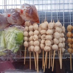 ลูกชิ้นเฮียกื้อตรอกป้าย