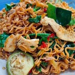 มาม่าผัดขี้เมาไก่
