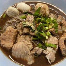 ก๋วยเตี๋ยวหมูน้ำตก(ลูกชิ้นเมืองทอง)