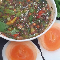 ไข่มะตูม + น้ำจิ้มแจ่ว
