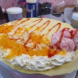 เครปเย็น ฝอยทอง อัลมอนด์ ไอศกรีมสตอเบอรี่