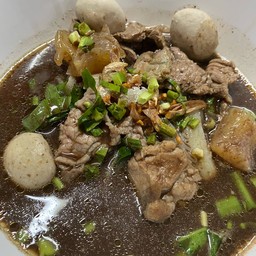 ก๋วยเตี๋ยวเนื้อน้ำตก(ลูกชิ้นเมืองทอง)