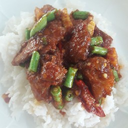 ผัดพริกแกง