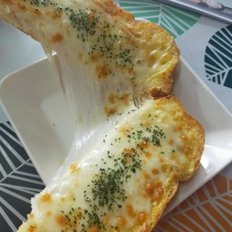 MM Garlic Toast
