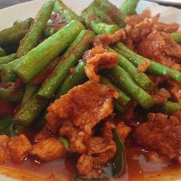 ผัดพริกแกงหมู
