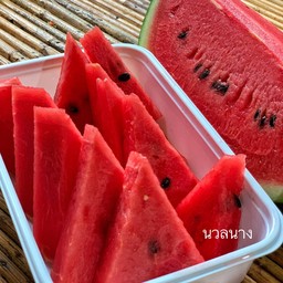 แตงโมหั่นพร้อมทาน ดับความเผ็ดด้วยแตงโมฉ่ำๆค่าา