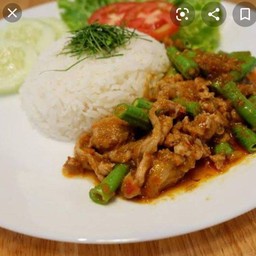 ข้าวผ้ดพริกแกง