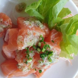 ยำแซลม่อนแซ่บ