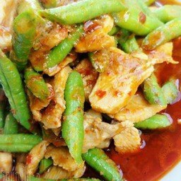 ผัดพริกแกงไก่