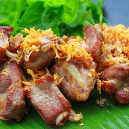 ซี่โครงอ่อนทอดกระเทียม