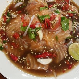 ยำแซลม่อนแซ่บซี๊ด