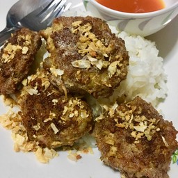 ข้าวหมูปั่นทอดกระเทียมพริกไทย