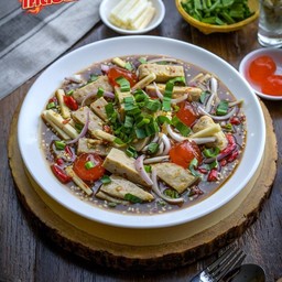 ยำหมูยอไข่แดงเค็ม
