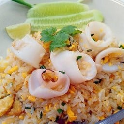ข้าวผัดปลาหมึก