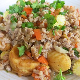 เต้าหู้ไข่ทรงเครื่องราดข้าว