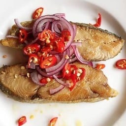 ยำปลาเค็ม