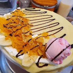 เครปเย็น กล้วย ฝอยทอง คอนแฟลก ไอศกรีมสตอเบอรี่