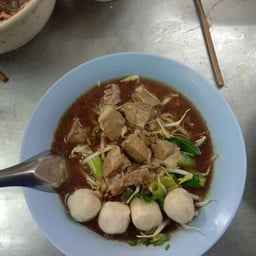 ก๋วยเตี๋ยวโกเด้งโฮเด้งตลาดฐานเพชร